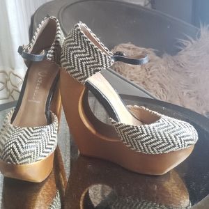 JEFFREY CAMPBELL PLATFORM WOOD WEDGE SIZE 8